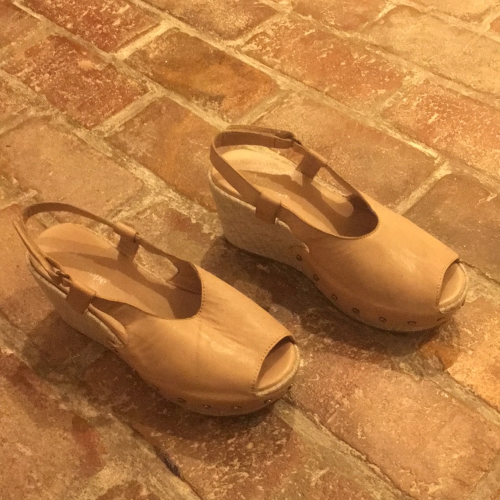 Antelope slingback wedges. European 39